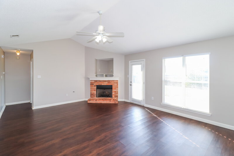 1,710/Mo, 6685 Edmonton St Horn Lake, MS 38637 Living Room View 2
