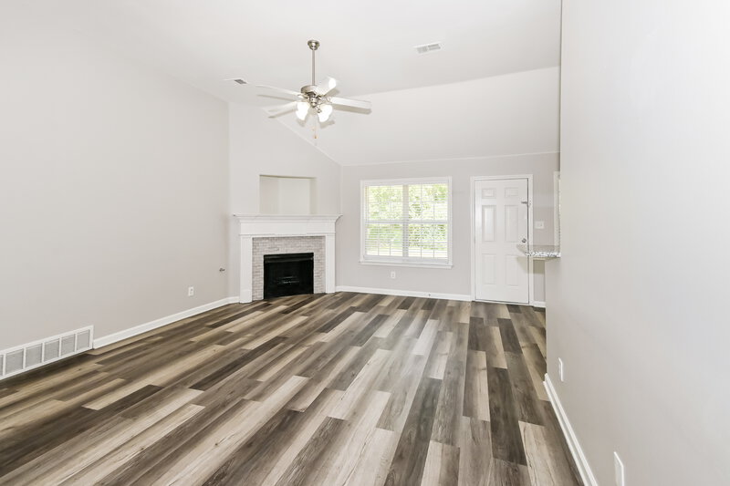 1,850/Mo, 10594 Wyckford Dr Olive Branch, MS 38654 Living Room View 2