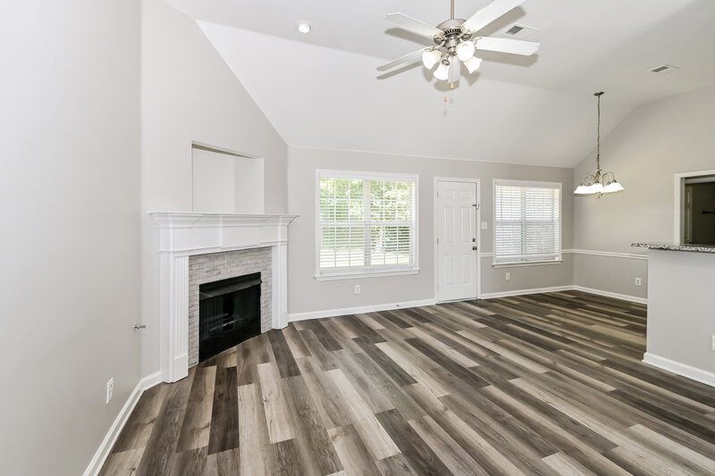 1,850/Mo, 10594 Wyckford Dr Olive Branch, MS 38654 Living Room View 3