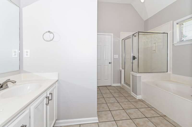 1,850/Mo, 10594 Wyckford Dr Olive Branch, MS 38654 Main Bathroom View