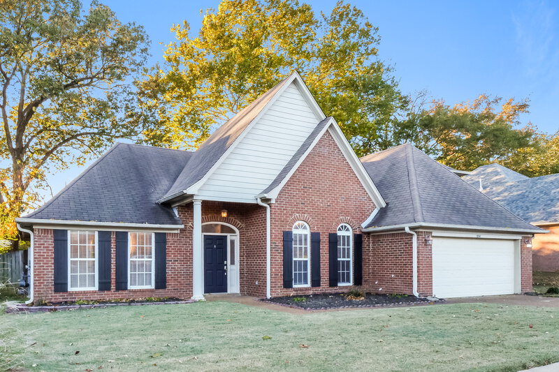 2,105/Mo, 5245 Charlotte Oak Cv Arlington, TN 38002 Front View