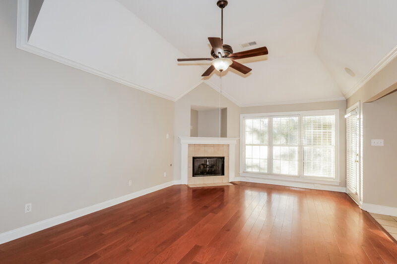 2,105/Mo, 5245 Charlotte Oak Cv Arlington, TN 38002 Living Room View