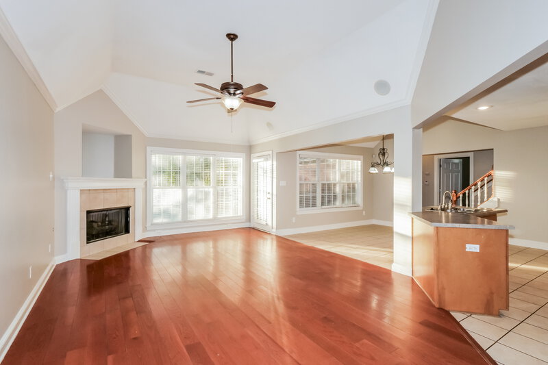 2,105/Mo, 5245 Charlotte Oak Cv Arlington, TN 38002 Living Room View 2