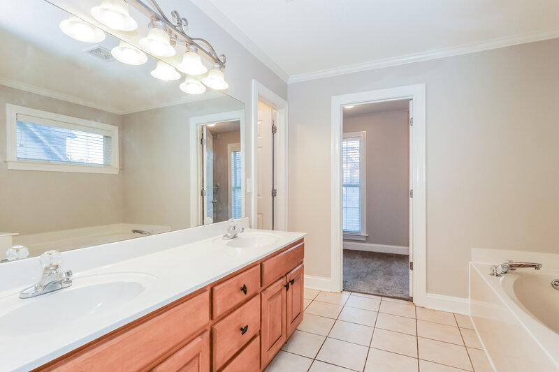2,105/Mo, 5245 Charlotte Oak Cv Arlington, TN 38002 Main Bathroom View