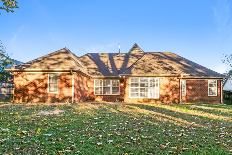 2,105/Mo, 5245 Charlotte Oak Cv Arlington, TN 38002 Rear View