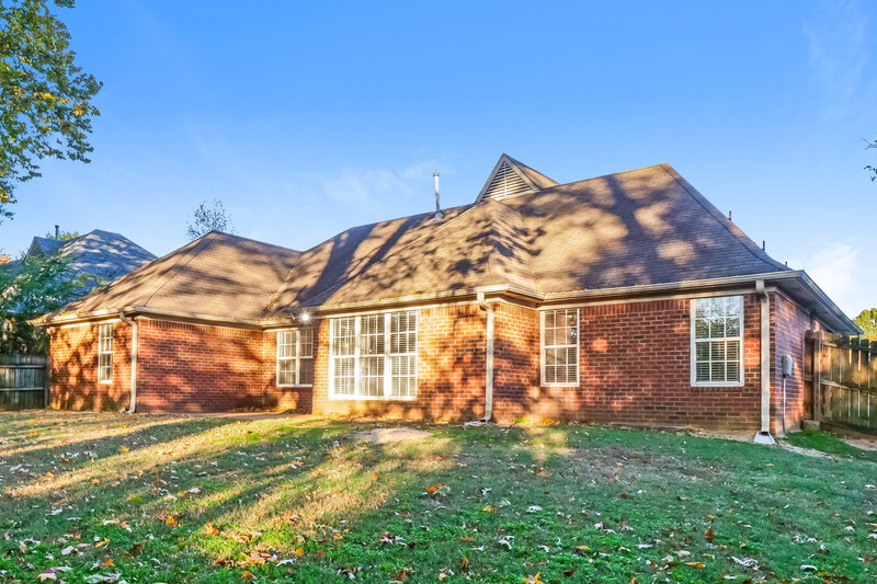2,105/Mo, 5245 Charlotte Oak Cv Arlington, TN 38002 Rear View 2