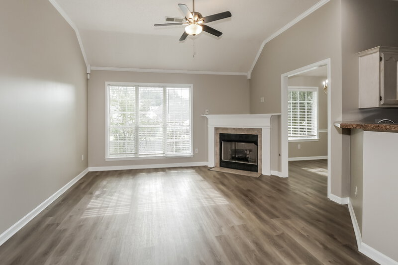1,800/Mo, 25 Oakland Woods Cv Oakland, TN 38060 Living Room View
