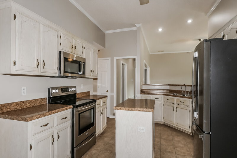 1,800/Mo, 25 Oakland Woods Cv Oakland, TN 38060 Kitchen View