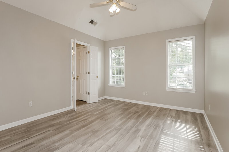1,800/Mo, 25 Oakland Woods Cv Oakland, TN 38060 Main Bedroom View