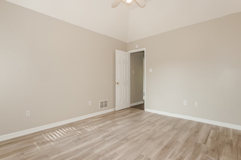 1,800/Mo, 25 Oakland Woods Cv Oakland, TN 38060 Main Bedroom View 2