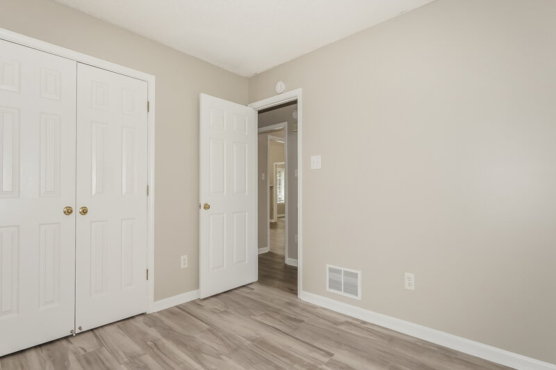 1,800/Mo, 25 Oakland Woods Cv Oakland, TN 38060 Bedroom View 2