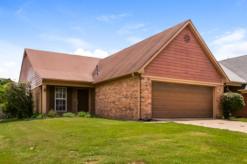 2,310/Mo, 5378 Russell Dr Southaven, MS 38671 Front View