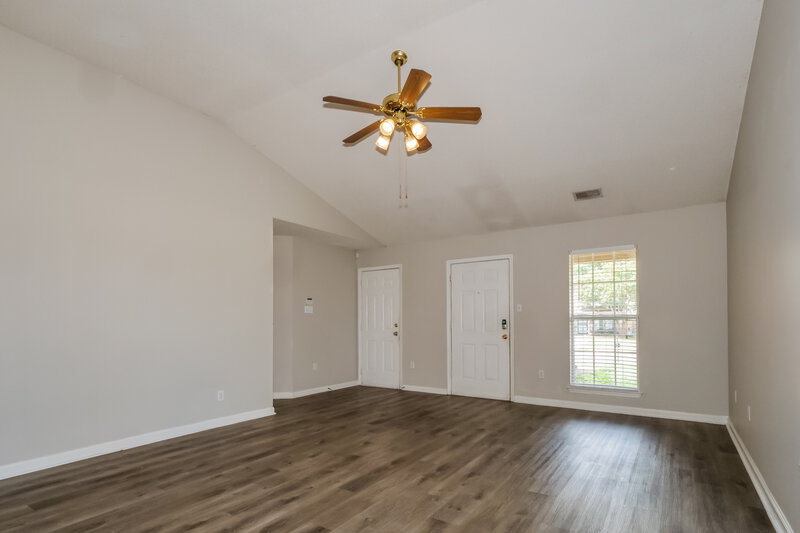 2,310/Mo, 5378 Russell Dr Southaven, MS 38671 Living Room View