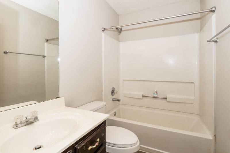 2,310/Mo, 5378 Russell Dr Southaven, MS 38671 Bathroom View