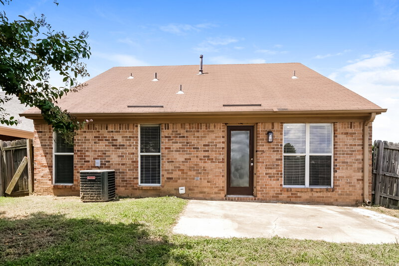 2,310/Mo, 5378 Russell Dr Southaven, MS 38671 Rear View 2