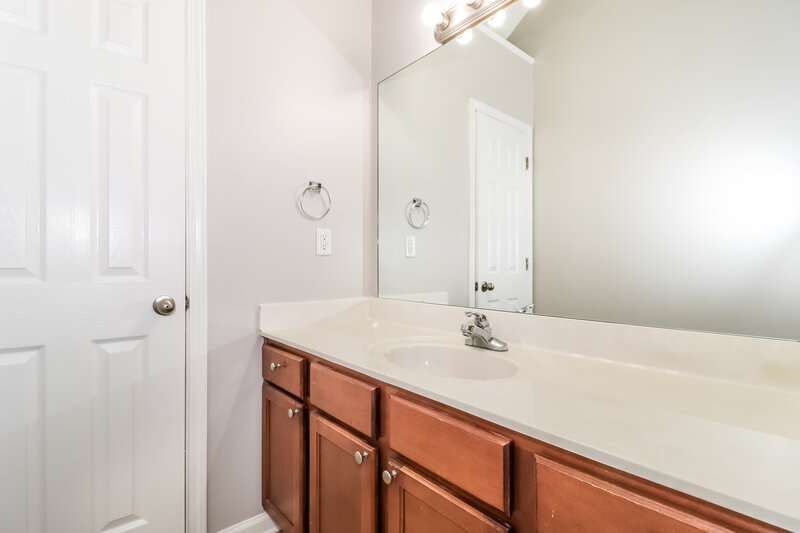 1,530/Mo, 6824 Kamali Ave Cordova, TN 38018 Main Bathroom View
