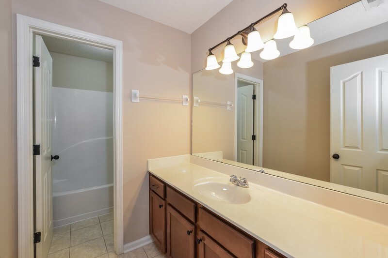 2,215/Mo, 12330 Strong Heart Trl Arlington, TN 38002 Bathroom View