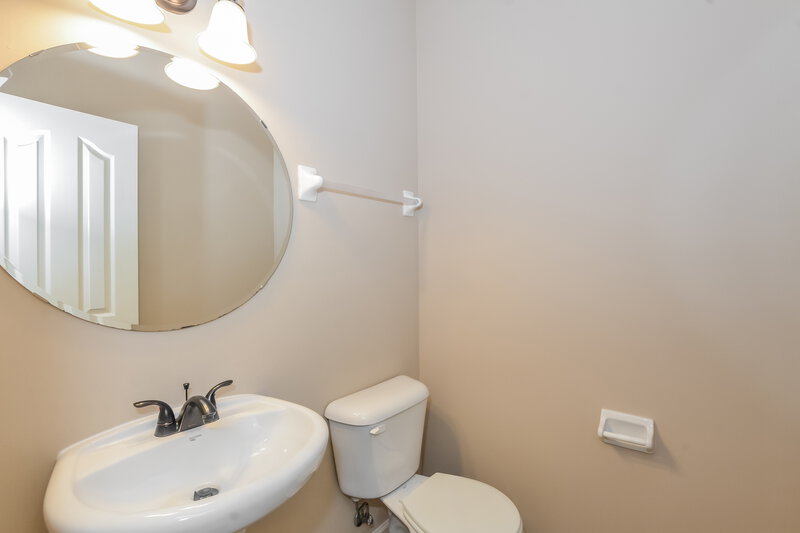 2,215/Mo, 12330 Strong Heart Trl Arlington, TN 38002 Bathroom View 2