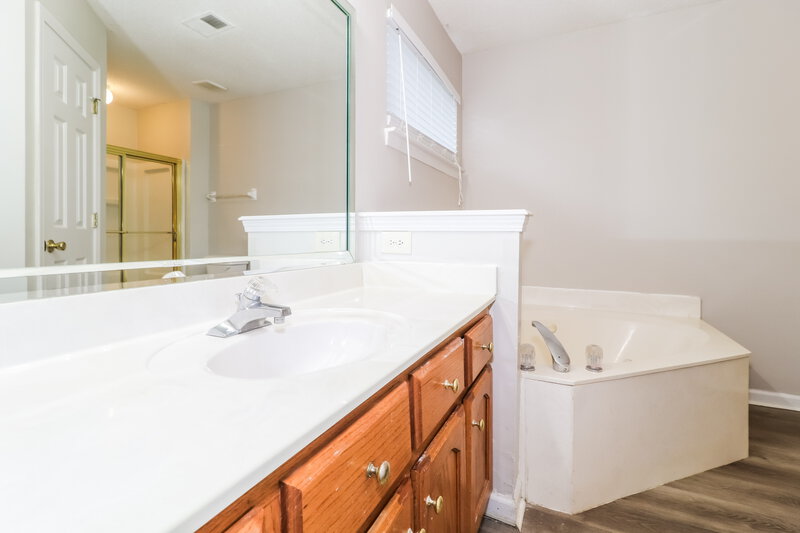 1,850/Mo, 5892 Alexandria Ln Southaven, MS 38671 Main Bathroom View