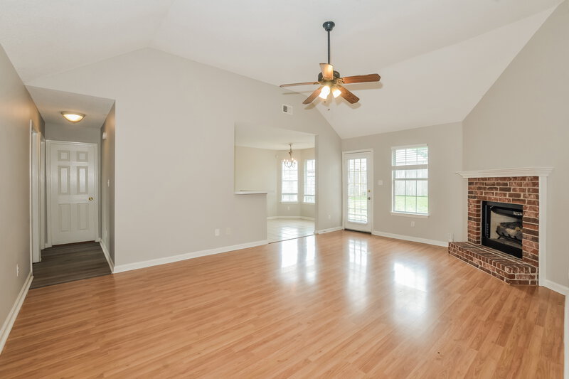 1,775/Mo, 6967 Naples Dr Cordova, TN 38018 Living Room View 2