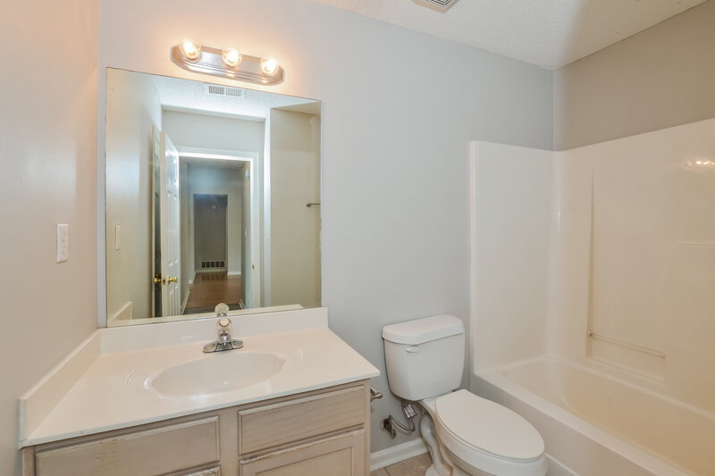 1,775/Mo, 6967 Naples Dr Cordova, TN 38018 Bathroom View