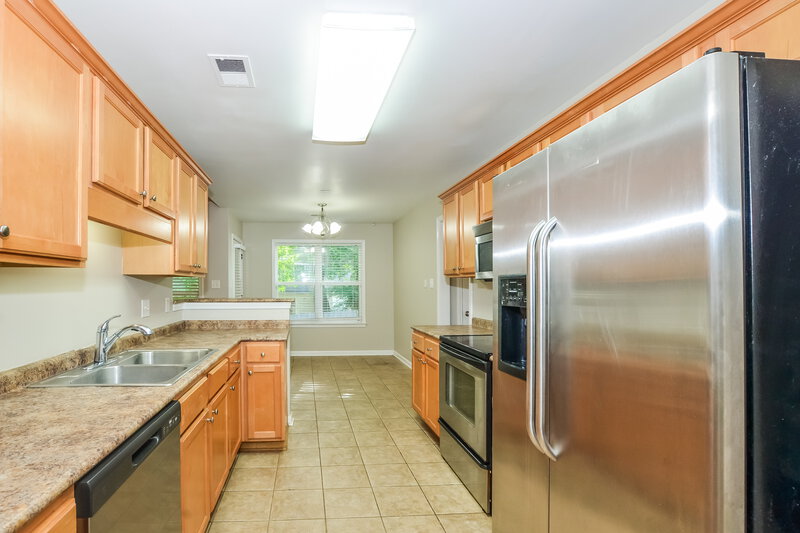 1,925/Mo, 5837 Stonewall Dr Olive Branch, MS 38654 Kitchen View 2