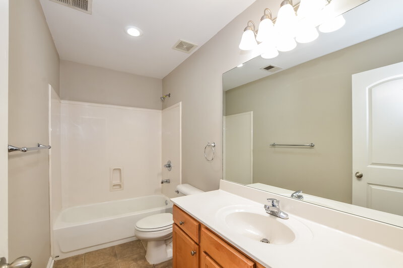1,925/Mo, 5837 Stonewall Dr Olive Branch, MS 38654 Bathroom View