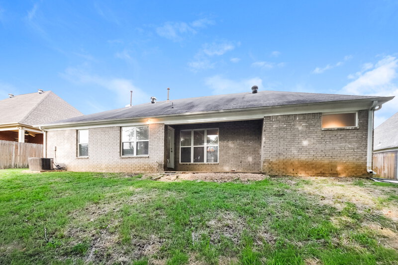 1,925/Mo, 5837 Stonewall Dr Olive Branch, MS 38654 Rear View