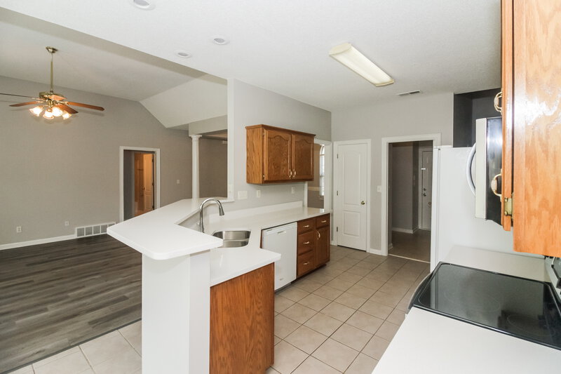 2,065/Mo, 8231 Wesley Woods Cir Cordova, TN 38016 Kitchen View