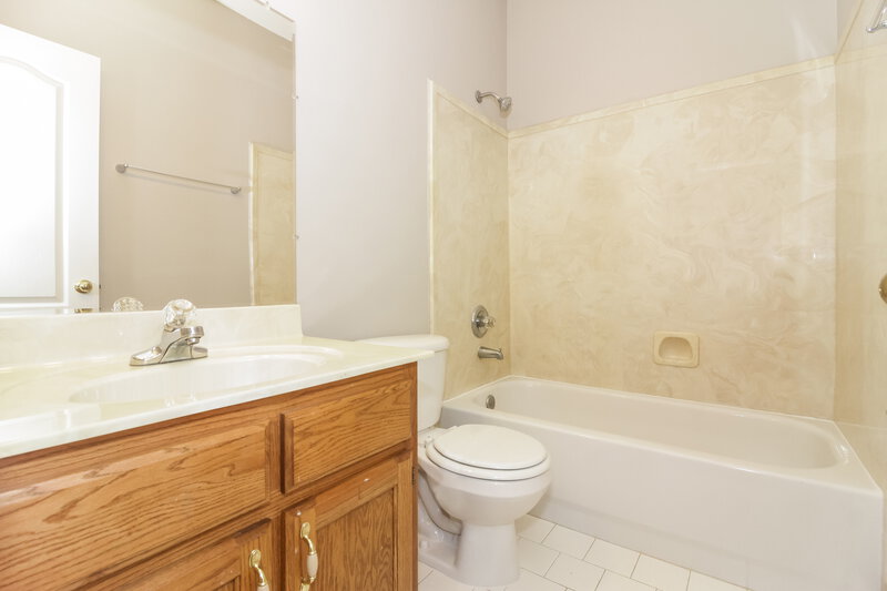 2,065/Mo, 8231 Wesley Woods Cir Cordova, TN 38016 Bathroom View