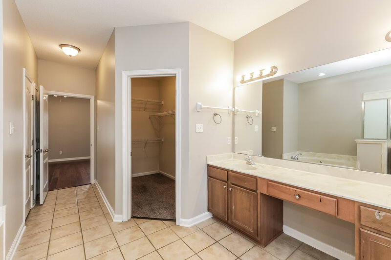 2,360/Mo, 10221 Carly Dr Lakeland, TN 38002 Main Bathroom View 2