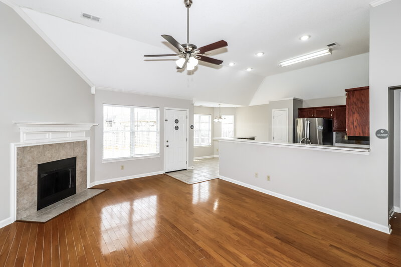 1,815/Mo, 4237 Ravenwood Park W Horn Lake, MS 38637 Living Room View