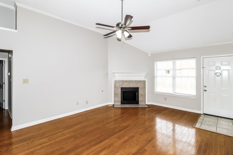 1,815/Mo, 4237 Ravenwood Park W Horn Lake, MS 38637 Living Room View 2
