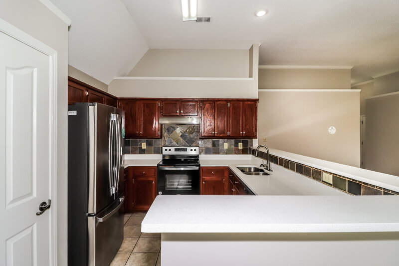 1,815/Mo, 4237 Ravenwood Park W Horn Lake, MS 38637 Kitchen View 2