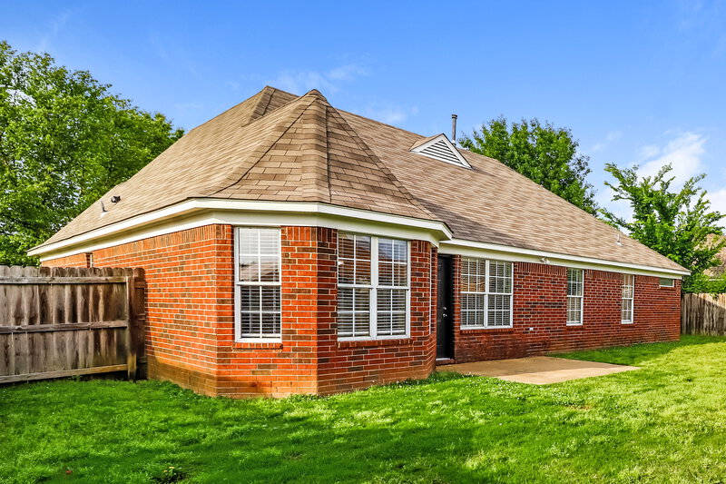 1,815/Mo, 4237 Ravenwood Park W Horn Lake, MS 38637 Rear View