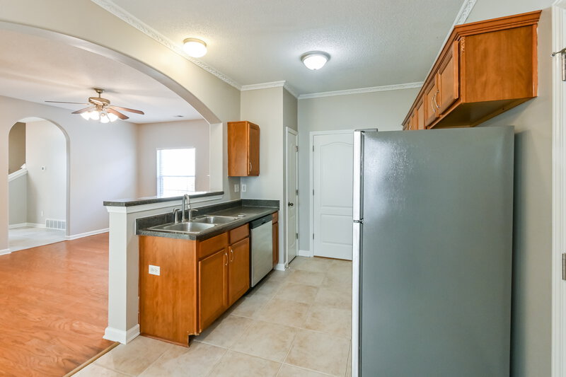 1,695/Mo, 10186 Sorrento Pl Cordova, TN 38018 Kitchen View 2