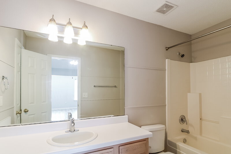 2,630/Mo, 70 Oakland Woods Cv Oakland, TN 38060 Main Bathroom View