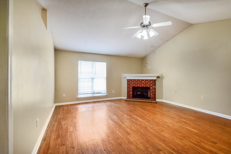 1,765/Mo, 8035 Park Pike Dr Southaven, MS 38671 Living Room View 2