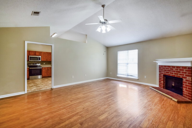 1,765/Mo, 8035 Park Pike Dr Southaven, MS 38671 Living Room View 3