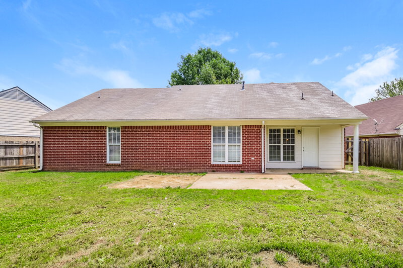1,765/Mo, 8035 Park Pike Dr Southaven, MS 38671 Rear View