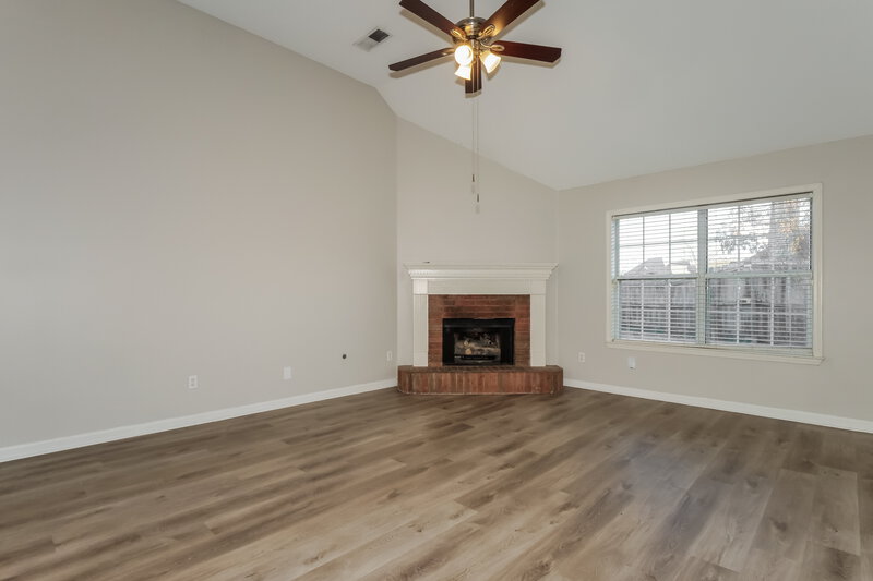 2,095/Mo, 7643 Shadow Hills Dr Arlington, TN 38002 Living Room View