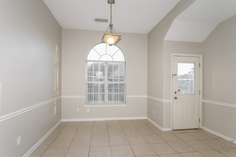 2,095/Mo, 7643 Shadow Hills Dr Arlington, TN 38002 Dining Room View 2