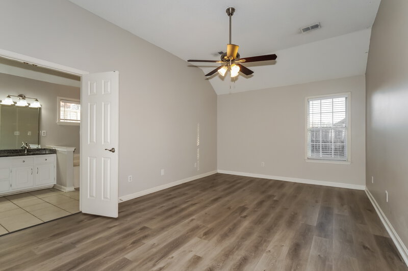 2,095/Mo, 7643 Shadow Hills Dr Arlington, TN 38002 Main Bedroom View 2