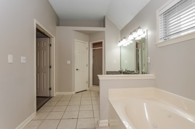 2,095/Mo, 7643 Shadow Hills Dr Arlington, TN 38002 Main Bathroom View