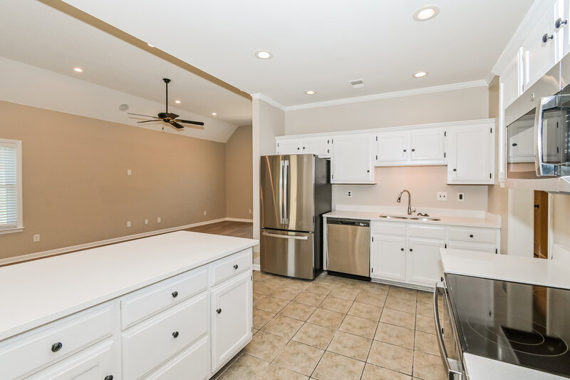 1,930/Mo, 1325 Pendulum Dr N Hernando, MS 38632 Kitchen View 3