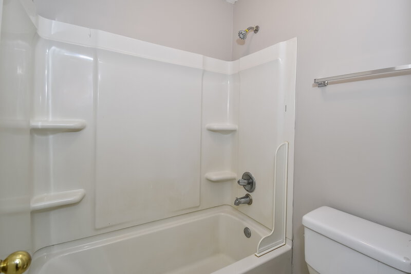 1,675/Mo, 10746 Pecan Vw Dr Olive Branch, MS 38654 Bathroom View 2