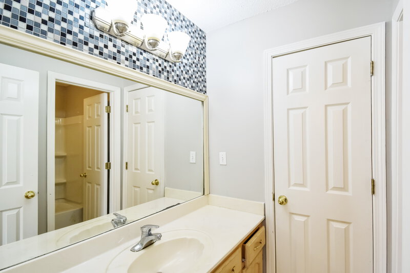 1,675/Mo, 10746 Pecan Vw Dr Olive Branch, MS 38654 Bathroom View 3