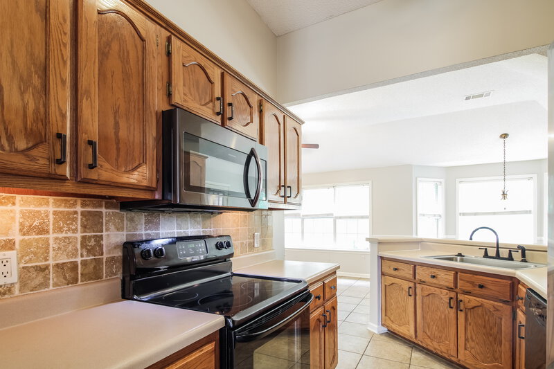 2,740/Mo, 6316 Fairway Wood Cv Bartlett, TN 38135 Kitchen View 2