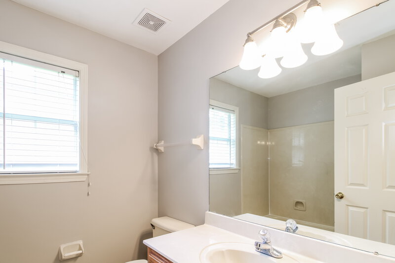 2,740/Mo, 6316 Fairway Wood Cv Bartlett, TN 38135 Bathroom View