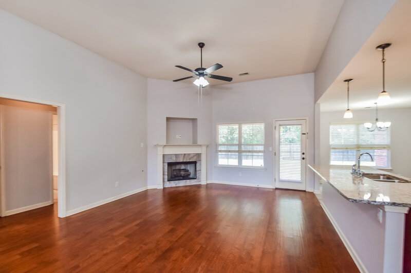 1,910/Mo, 2665 Cherry Tree Dr Southaven, MS 38672 Living Room View